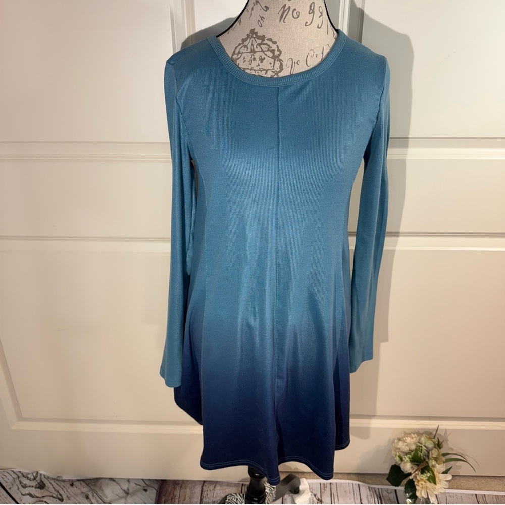 Very J Ribbed Knit Tunic Top in Blue Ombre Medium